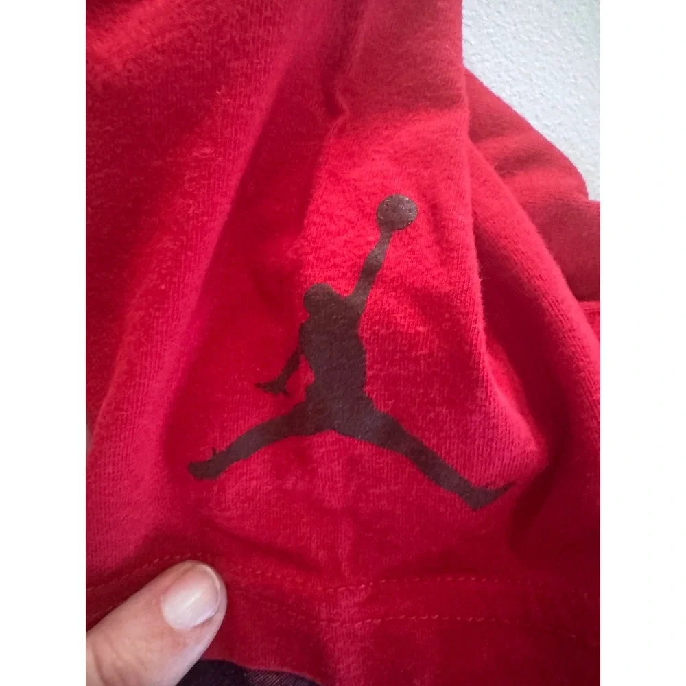 Jordan Boys Red Christmas Fireplace Graphic T-Shirt Jumpman Logo Size S 8-10Y